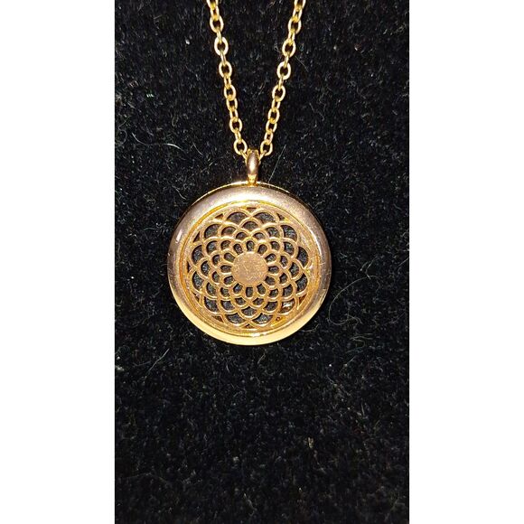 Aromatherapy Locket Oil Diffuser Necklace Gold Tone Grandmacore Mandalla - Picture 2 of 12